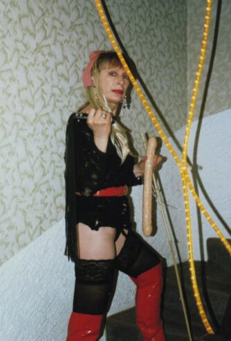 Maitresse BARBARA de brinvilliers BDSM – SM – FETICHISMI – MASSAGGI – FELLAZIONI … GENEVE