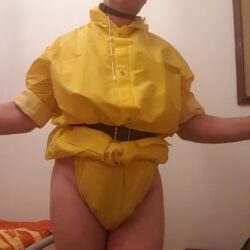 Io in abiti in PVC per il BDSM gratis