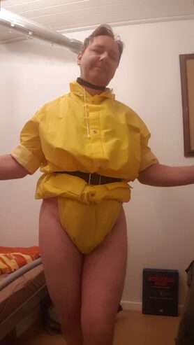 Io in abiti in PVC per il BDSM gratis